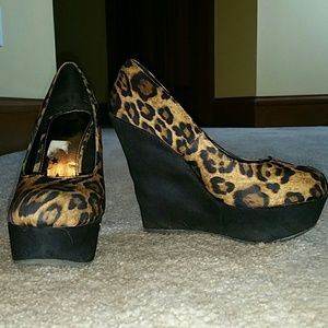 Brash Cheetah Wedges